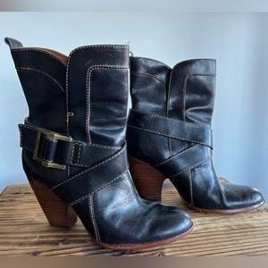 Frye women’s Andrea mid boot, size 6.5, black with contrasting stitching